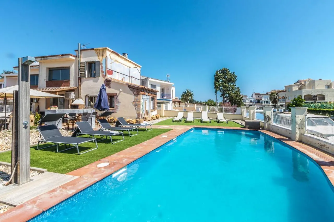 Goldhome - Casa 5 Habitaciones, 3 Banos, Piscina Privada, Amarre Empuriabrava 0*,  Espagne