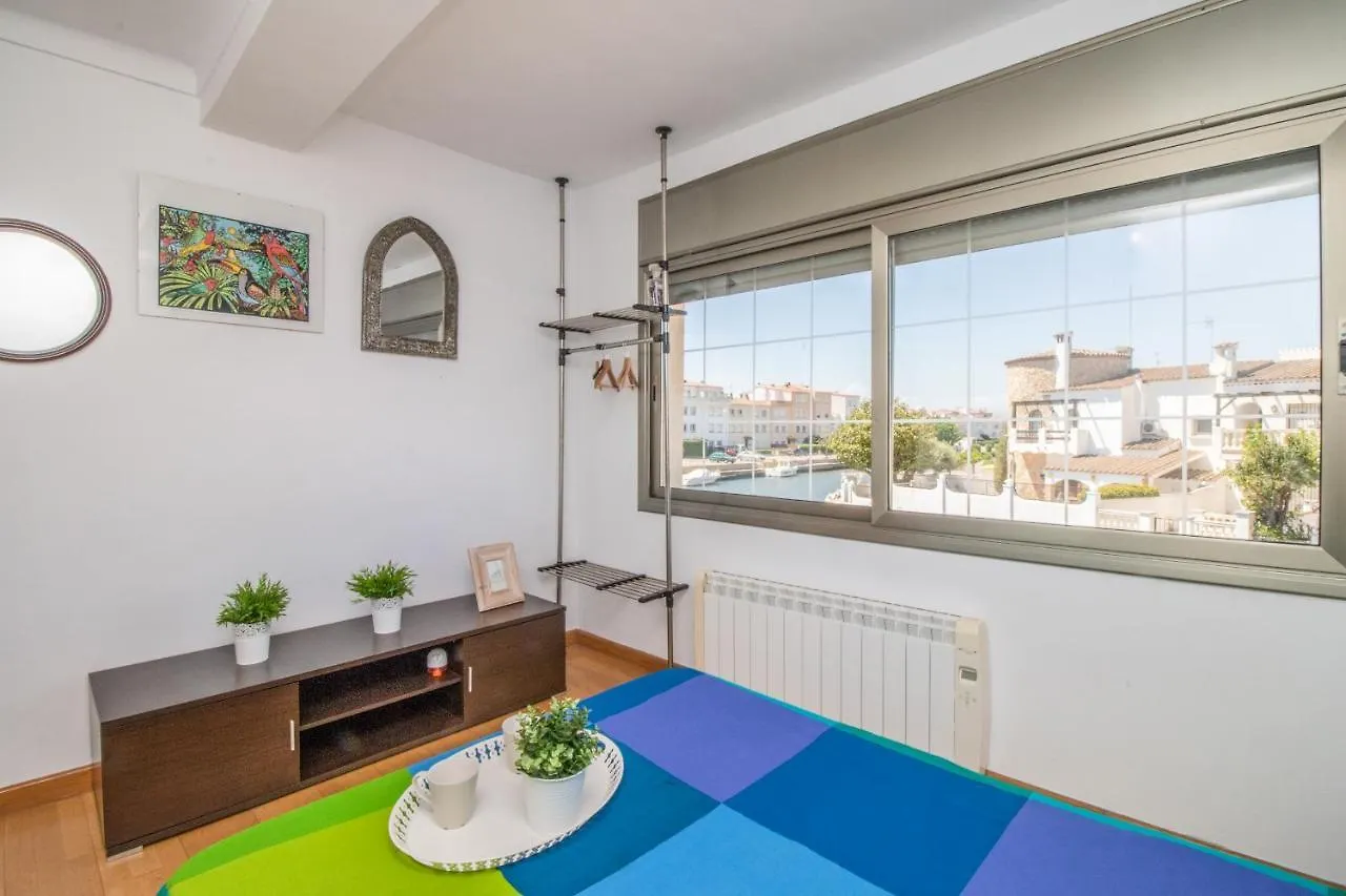 Hébergement de vacances Goldhome - Casa 5 Habitaciones, 3 Banos, Piscina Privada, Amarre Empuriabrava